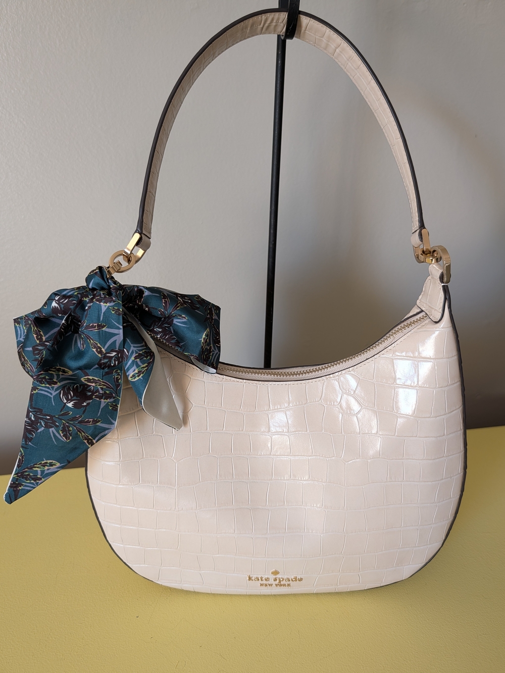 Kate Spade Carey Croc Embossed Leather Shoulder Bag Cream Ivory KE561